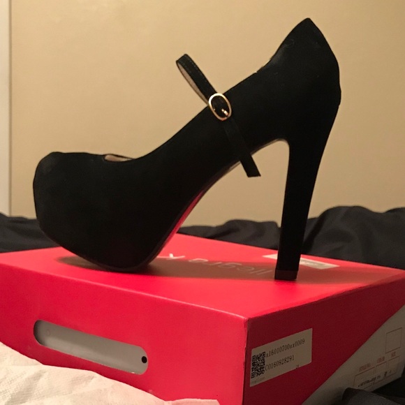Black strap faux suede platform heels brand new - Picture 2 of 3